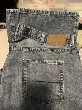 Nautica Men's Light Wash Blue Relaxed Jeans